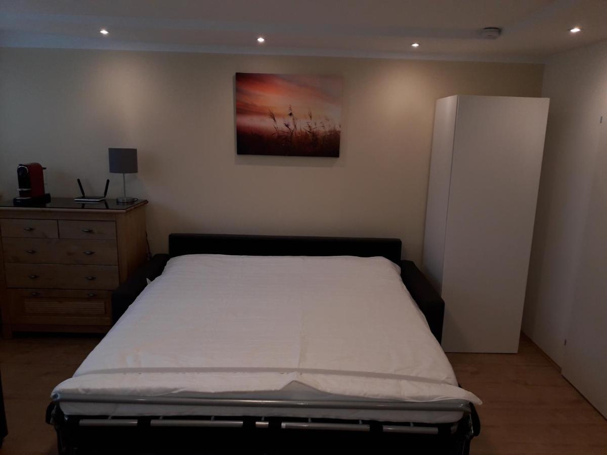 Cosy Flat In The Quiet Area With Own Garden, Free Parking And Direct Public Transport Link To The Centre Daire Viyana Dış mekan fotoğraf